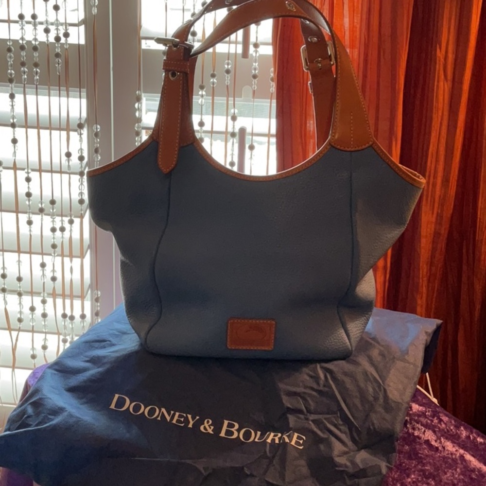 Dooney & Bourke Handbag. Pebble grain vintage handbag.